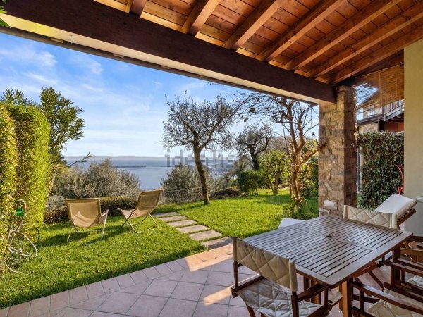 appartamento in vendita a Gardone Riviera in zona Tresnico