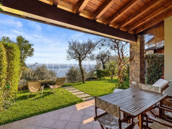 appartamento in vendita a Gardone Riviera in zona Tresnico