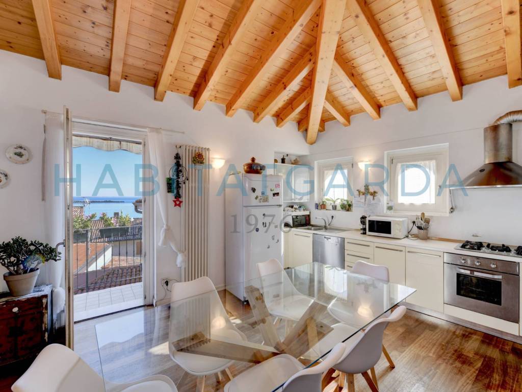 casa indipendente in vendita a Gardone Riviera in zona Morgnaga