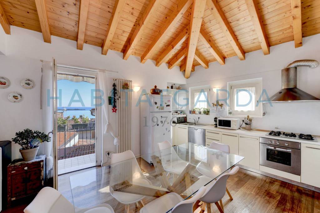 casa indipendente in vendita a Gardone Riviera in zona Morgnaga