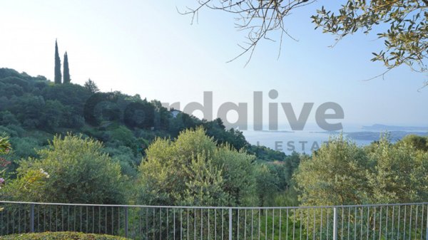 appartamento in vendita a Gardone Riviera in zona Tresnico