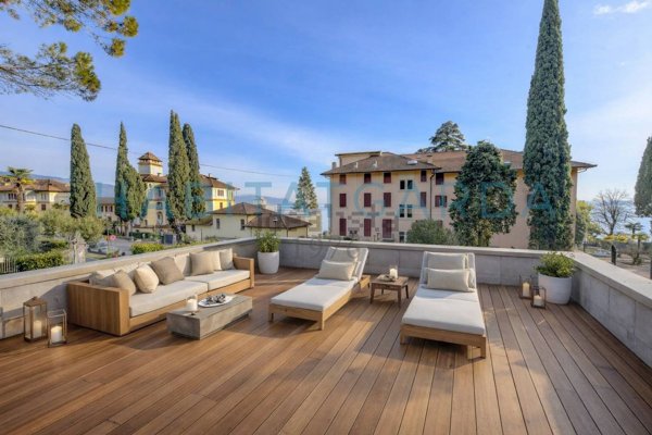 casa indipendente in vendita a Gardone Riviera in zona Fasano