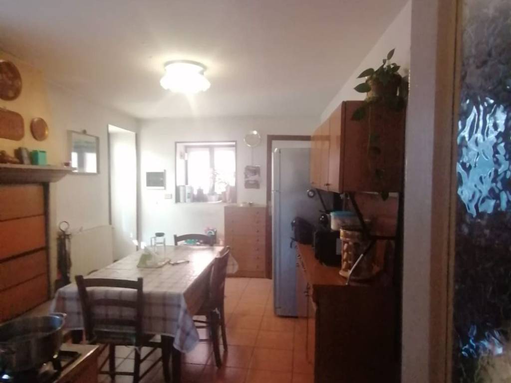 casa indipendente in vendita a Gardone Riviera in zona Morgnaga