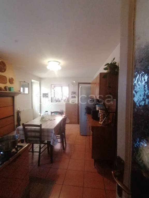 casa indipendente in vendita a Gardone Riviera in zona Morgnaga