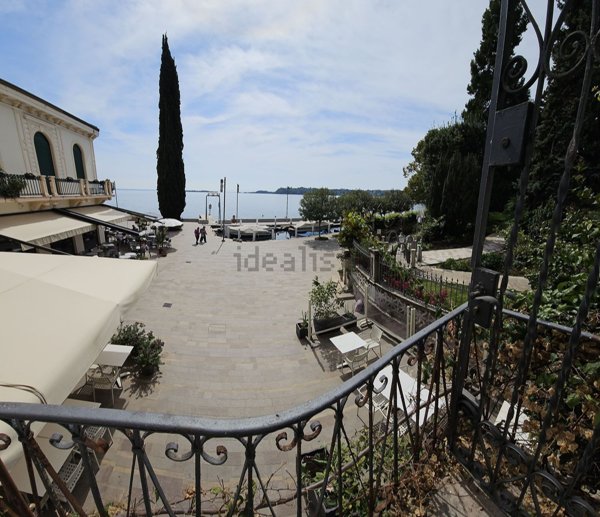 casa indipendente in vendita a Gardone Riviera in zona Morgnaga