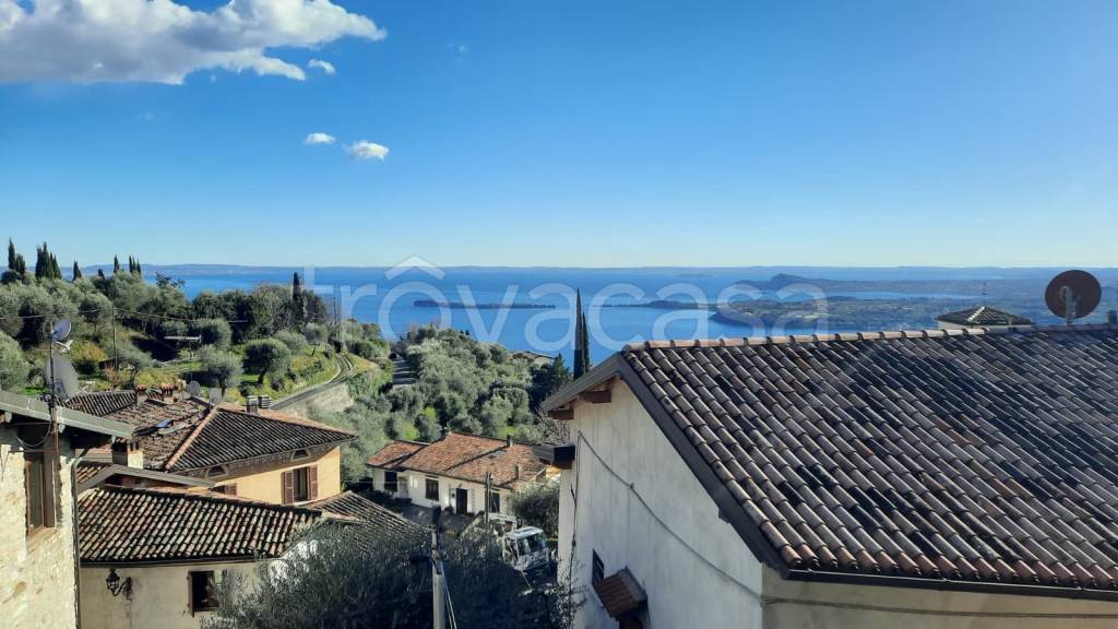 appartamento in vendita a Gardone Riviera in zona Tresnico