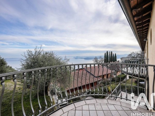 appartamento in vendita a Gardone Riviera in zona Fasano
