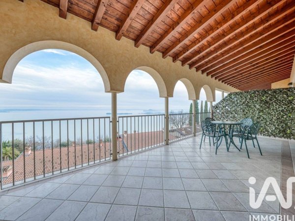 appartamento in vendita a Gardone Riviera in zona Fasano