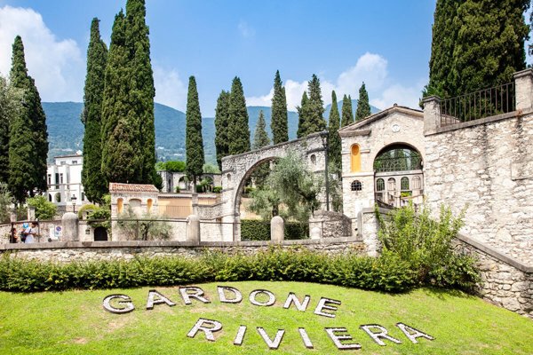 appartamento in vendita a Gardone Riviera in zona Morgnaga