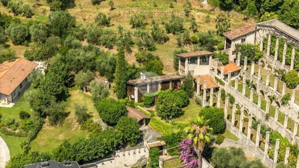 appartamento in vendita a Gardone Riviera in zona Fasano