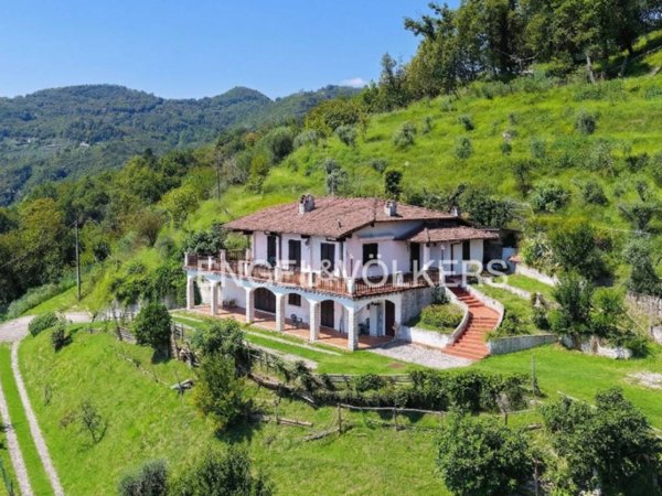 casa indipendente in vendita a Gardone Riviera in zona Tresnico