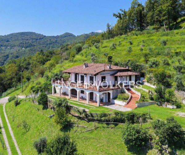 casa indipendente in vendita a Gardone Riviera in zona Tresnico