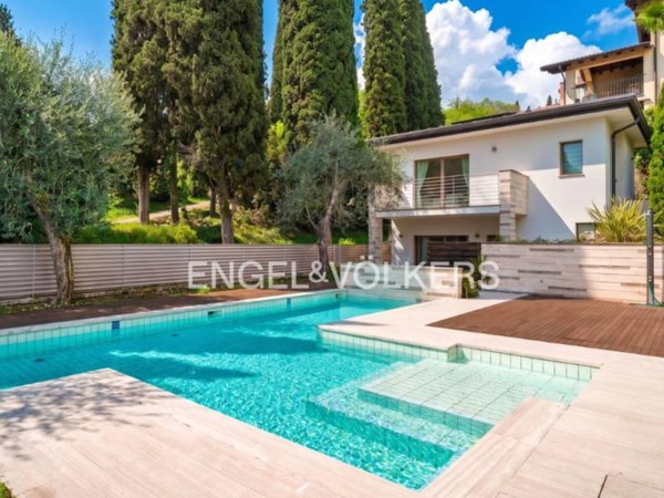casa indipendente in vendita a Gardone Riviera in zona Morgnaga