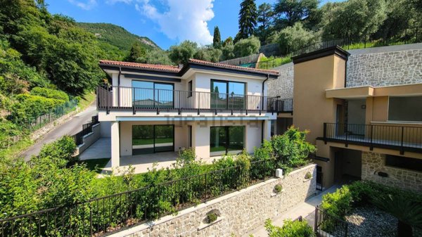 appartamento in vendita a Gardone Riviera in zona Fasano