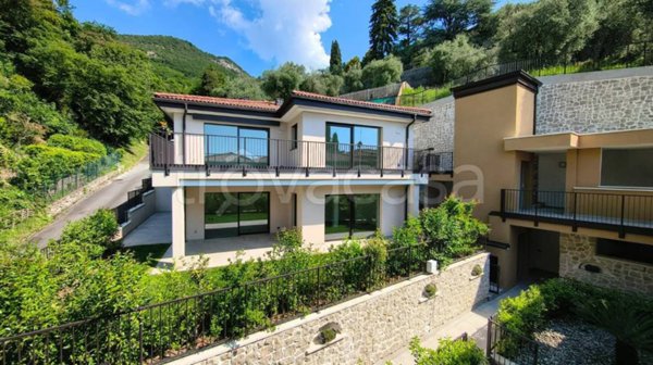 appartamento in vendita a Gardone Riviera in zona Fasano