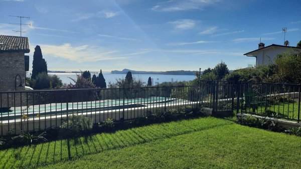 appartamento in vendita a Gardone Riviera in zona Fasano