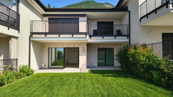 appartamento in vendita a Gardone Riviera in zona Fasano