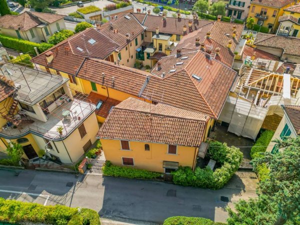 casa indipendente in vendita a Gardone Riviera in zona Morgnaga