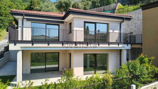 appartamento in vendita a Gardone Riviera in zona Fasano