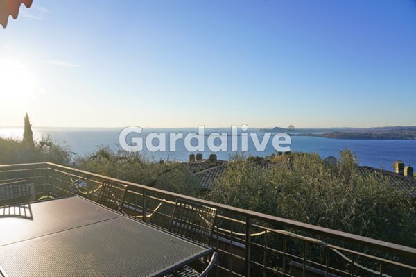 casa indipendente in vendita a Gardone Riviera in zona Morgnaga