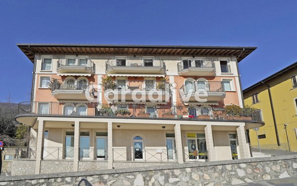 appartamento in vendita a Gardone Riviera in zona Morgnaga