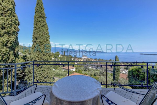 appartamento in vendita a Gardone Riviera in zona Tresnico
