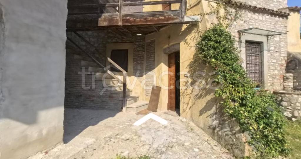 appartamento in vendita a Gardone Riviera in zona Morgnaga