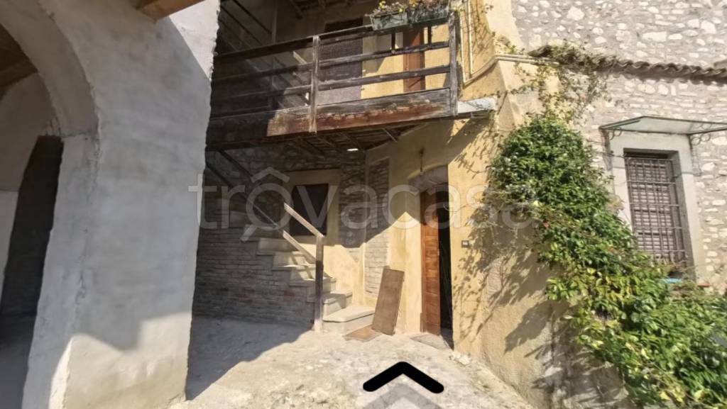 appartamento in vendita a Gardone Riviera in zona Morgnaga