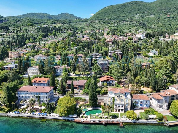appartamento in vendita a Gardone Riviera in zona Morgnaga