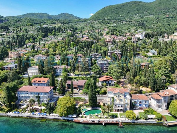 appartamento in vendita a Gardone Riviera in zona Morgnaga