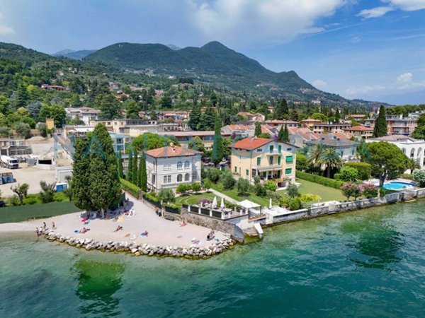 appartamento in vendita a Gardone Riviera in zona Morgnaga