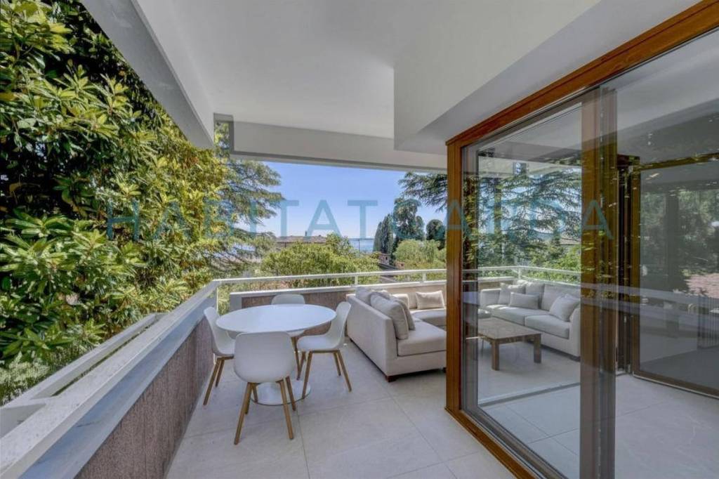 appartamento in vendita a Gardone Riviera in zona Morgnaga