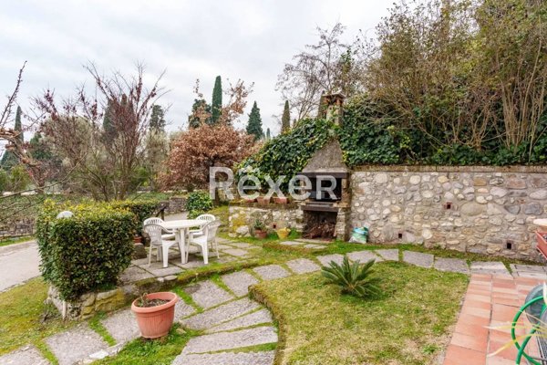 casa indipendente in vendita a Gardone Riviera in zona Tresnico