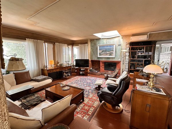casa indipendente in vendita a Gardone Riviera in zona Tresnico