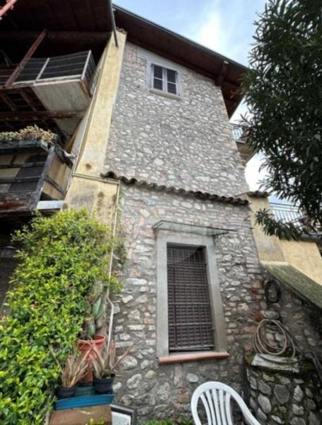 appartamento in vendita a Gardone Riviera in zona Morgnaga