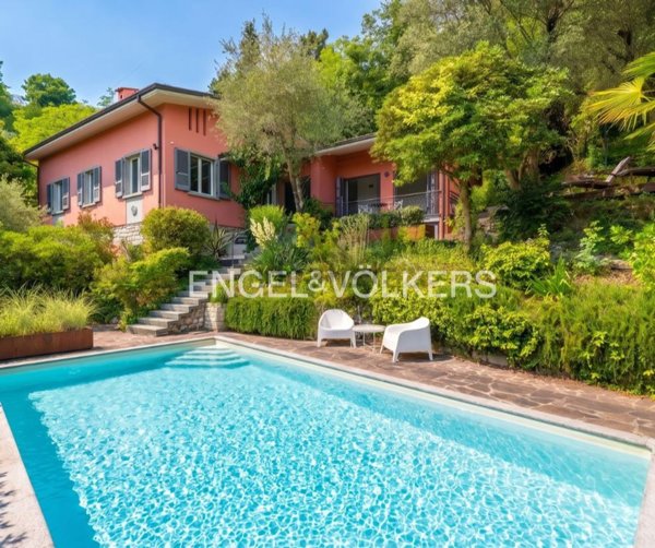 casa indipendente in vendita a Gardone Riviera in zona Morgnaga