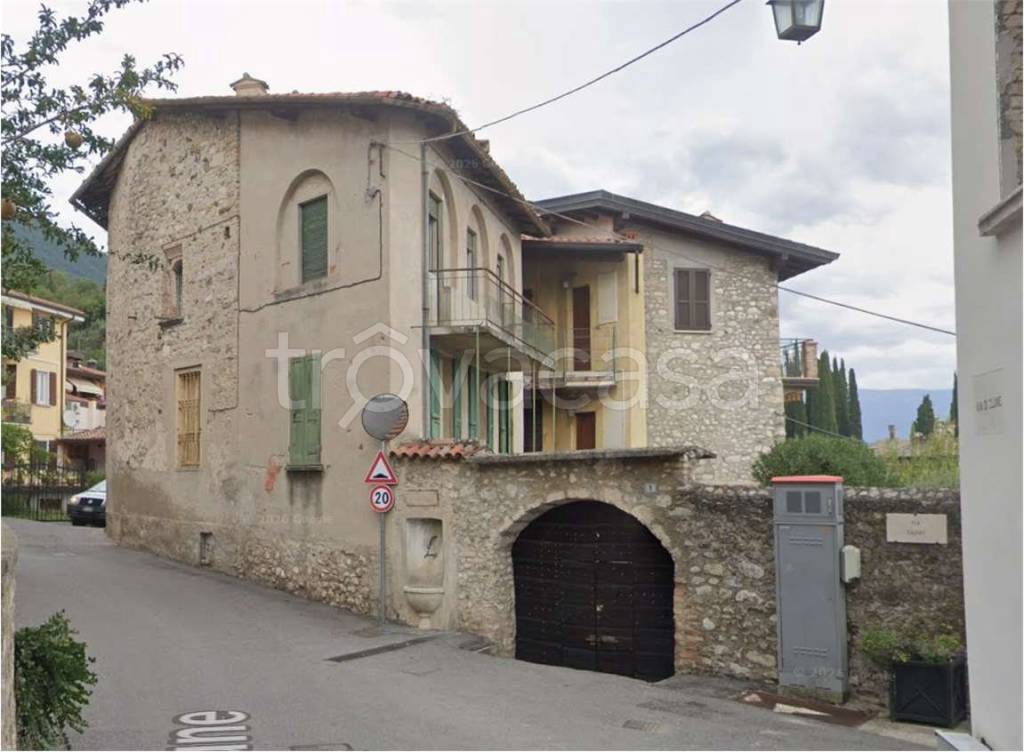 appartamento in vendita a Gardone Riviera in zona Morgnaga