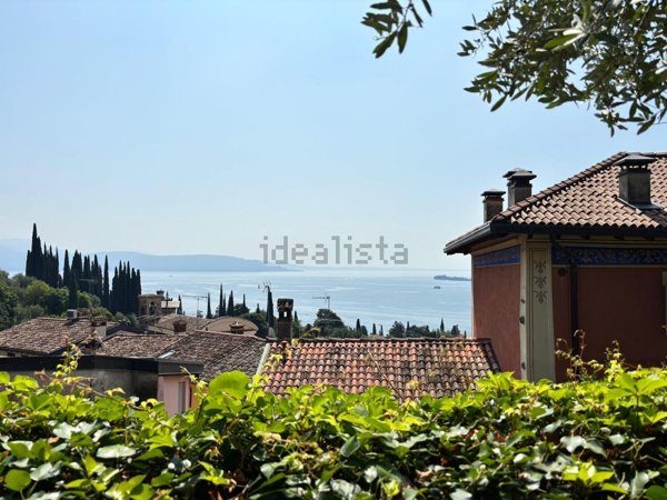 appartamento in vendita a Gardone Riviera in zona Morgnaga