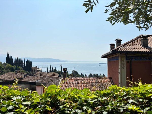 appartamento in vendita a Gardone Riviera in zona Morgnaga
