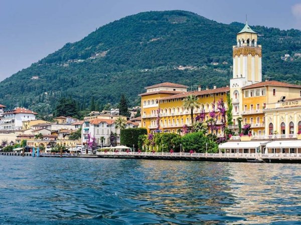 appartamento in vendita a Gardone Riviera in zona Morgnaga