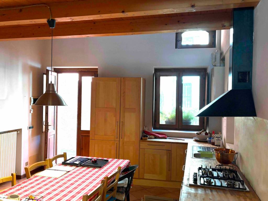 appartamento in vendita a Gardone Riviera in zona Morgnaga