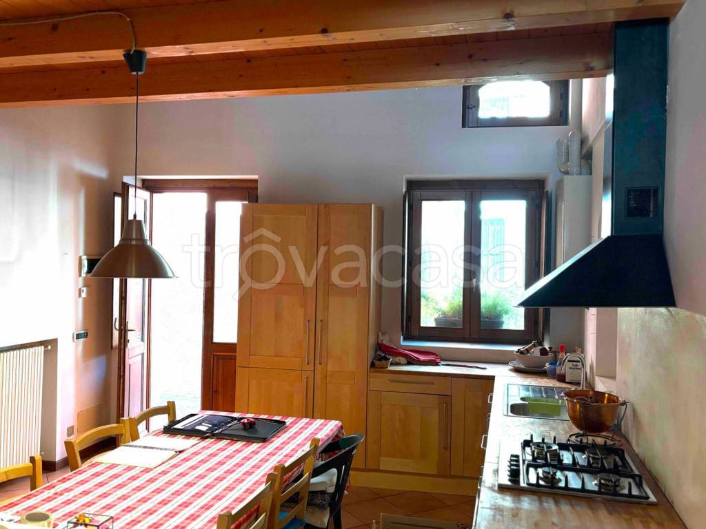 appartamento in vendita a Gardone Riviera in zona Morgnaga