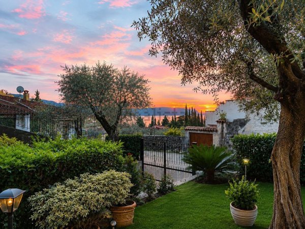 appartamento in vendita a Gardone Riviera in zona Fasano