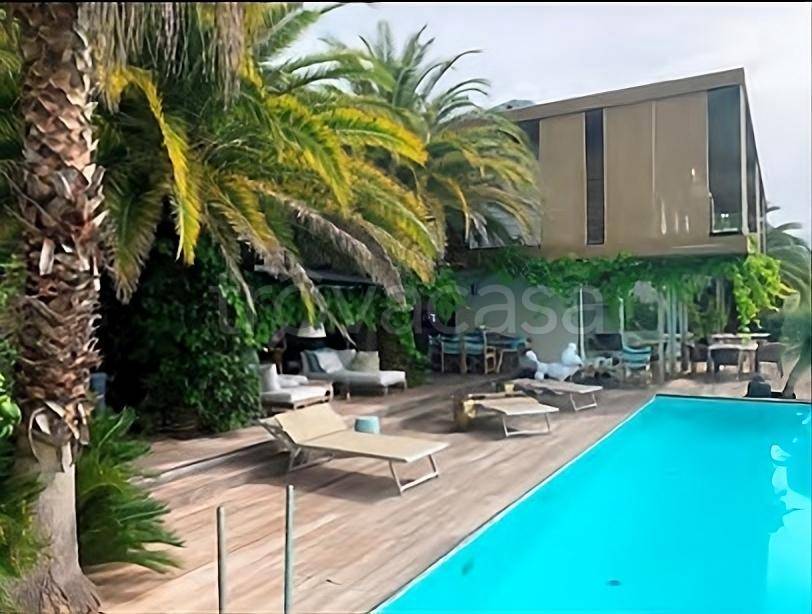 casa indipendente in vendita a Gardone Riviera in zona Tresnico