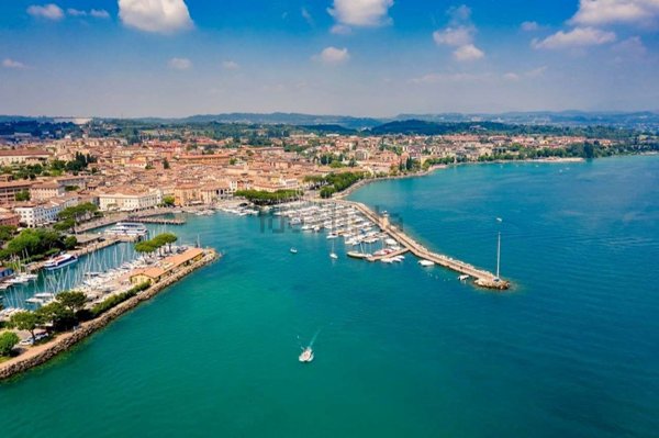 appartamento in vendita a Gardone Riviera in zona Morgnaga