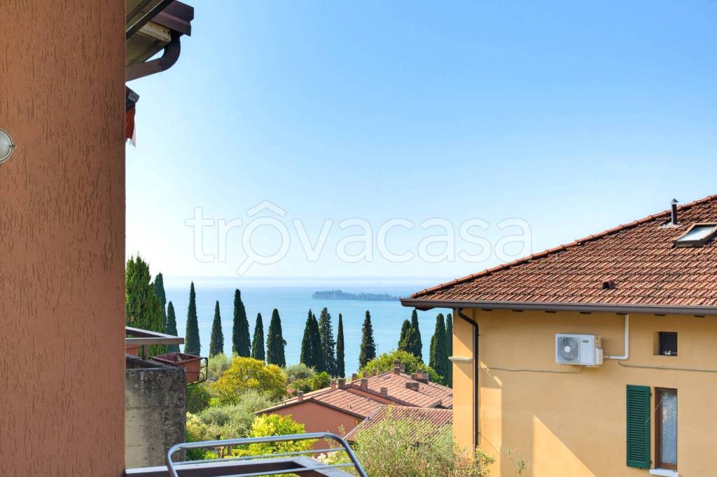 casa indipendente in vendita a Gardone Riviera in zona Morgnaga