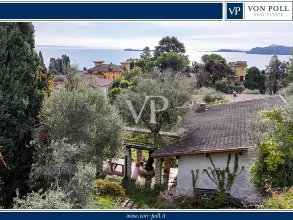 casa indipendente in vendita a Gardone Riviera in zona Morgnaga