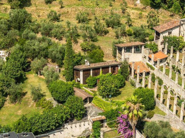 casa indipendente in vendita a Gardone Riviera in zona Fasano