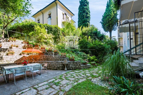 appartamento in vendita a Gardone Riviera in zona Morgnaga