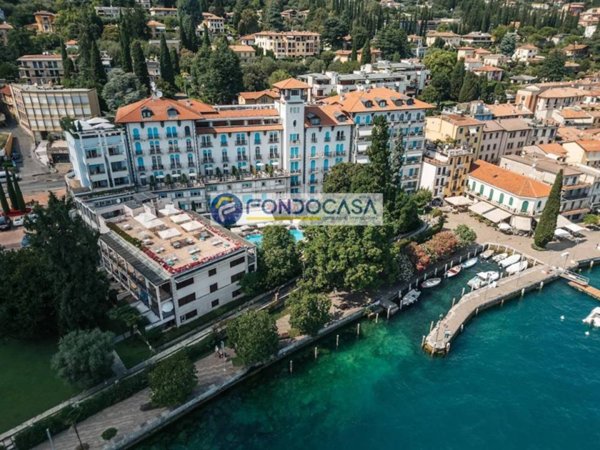 appartamento in vendita a Gardone Riviera in zona Fasano